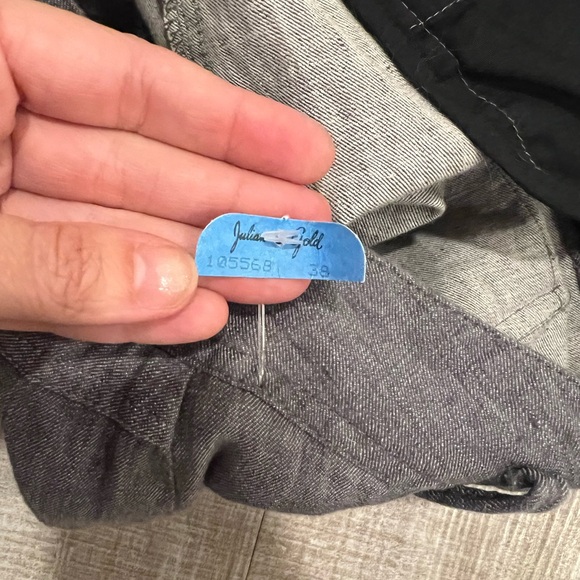 Robbi & Nikki gray cuffed shorts - Picture 4 of 4